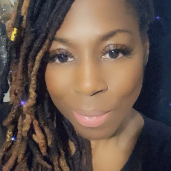 Meet your Posher, Nichole - Picture 9 of 14